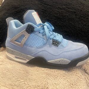 UNC Jordan 4